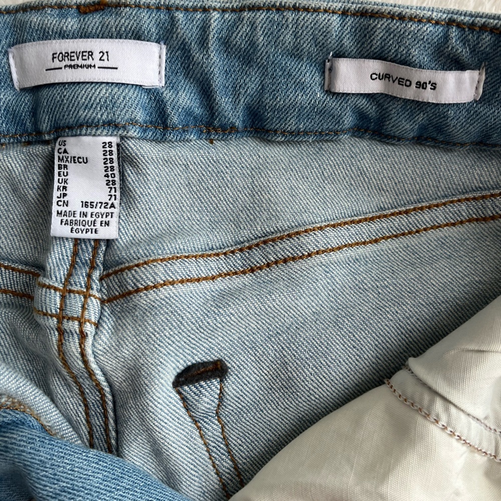 Forever 21 Women’s size 28 Bermuda Light Blue Jean Shorts - Picture 3 of 4